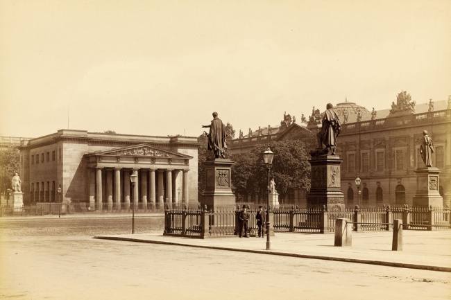 © Stiftung Stadtmuseum Berlin (Hg.): Unter den Linden. Berlin 1991, Foto: Hermann Rückwardt