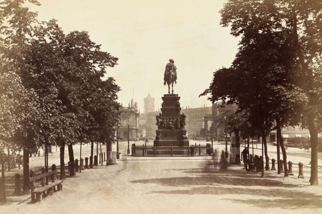 © Stiftung Stadtmuseum Berlin (Hg.): Unter den Linden.  Berlin 1991