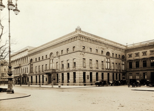 © Stiftung Stadtmuseum Berlin (Hg.): Unter den Linden, Berlin 1991